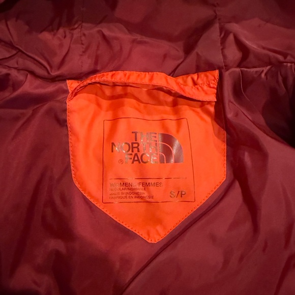 The North Face Women's Vibrant Red Puffer Jacket - Picture 5 of 8